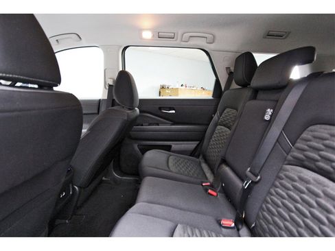 Used 2022 Nissan Pathfinder SV image 10