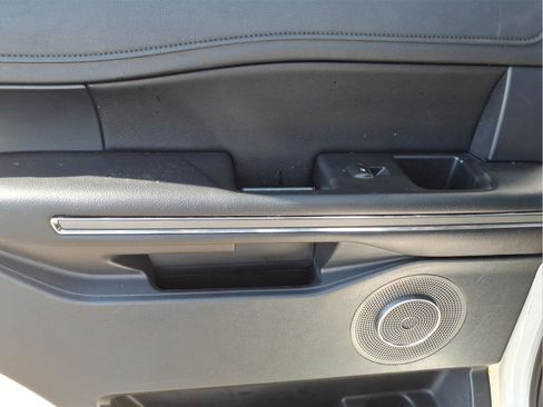 Used 2021 Ford Expedition XLT image 14