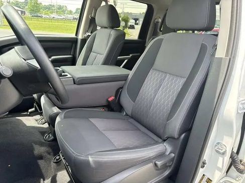 Used 2023 Nissan Titan SV RWD image 29