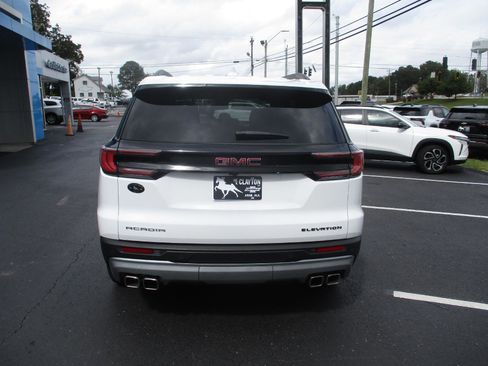 Used 2025 GMC Acadia Elevation image 4