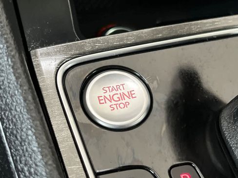 Used 2018 Volkswagen Passat 2.0T SE image 23