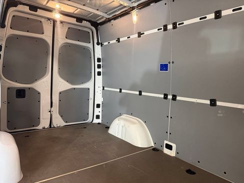 Used 2024 Mercedes-Benz Sprinter 2500 image 26
