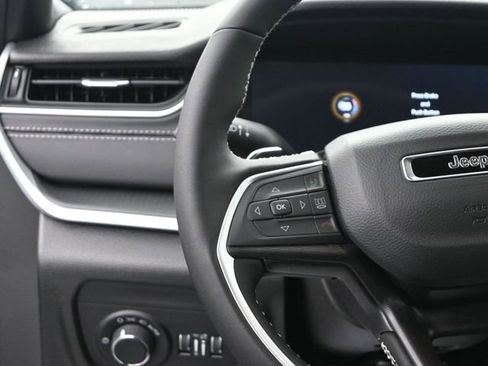 New 2025 Jeep Grand Cherokee Altitude AWD/4WD image 28