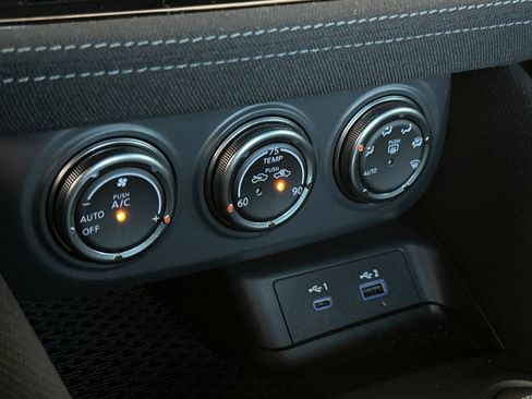 Used 2025 Nissan Z Sport w/ Floor Mat Package RWD image 19