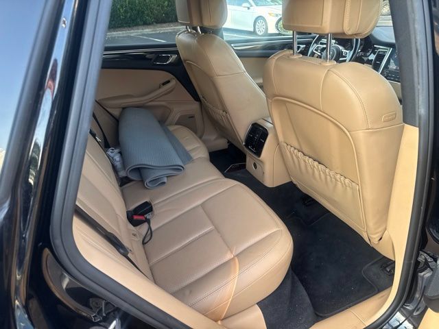 Used 2018 Porsche Macan AWD/4WD image 17