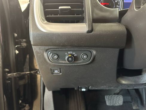 Used 2023 GMC Terrain SLT AWD/4WD image 23
