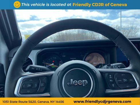 Used 2025 Jeep Wrangler Sahara image 14