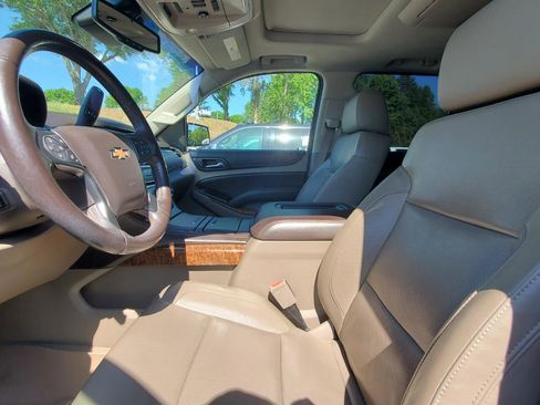 Used 2016 Chevrolet Suburban LTZ image 3