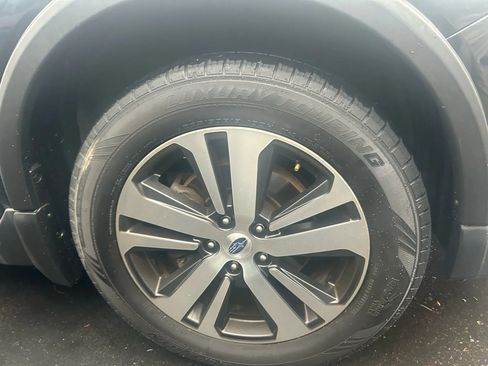 Used 2018 Subaru Outback 2.5i Limited image 3