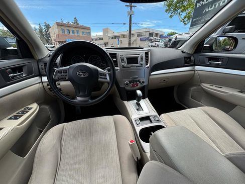 Used 2013 Subaru Outback 2.5i Premium AWD/4WD image 11