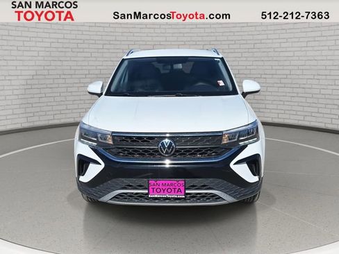 Used 2022 Volkswagen Taos SE image 2