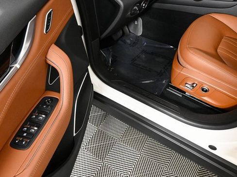Used 2022 Maserati Levante GT image 9