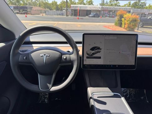 Used 2021 Tesla Model Y Long Range AWD/4WD image 22
