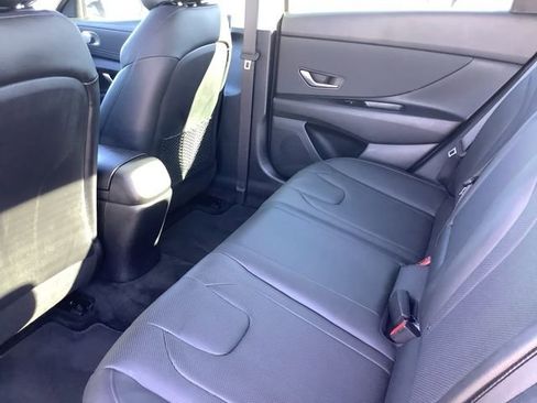 Certified 2021 Hyundai Elantra Limited image 21