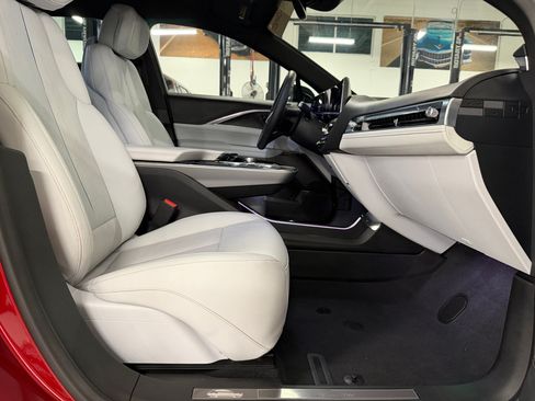 Used 2024 Cadillac Lyriq Luxury RWD image 34