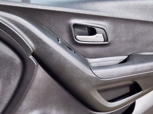 Used 2018 Chevrolet Trax LT w/ LT Convenience Package image 13