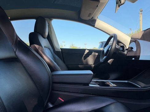 Used 2021 Tesla Model Y Long Range image 30