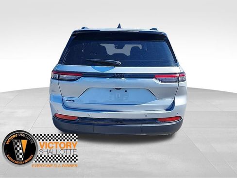 Certified 2024 Jeep Grand Cherokee Altitude image 10