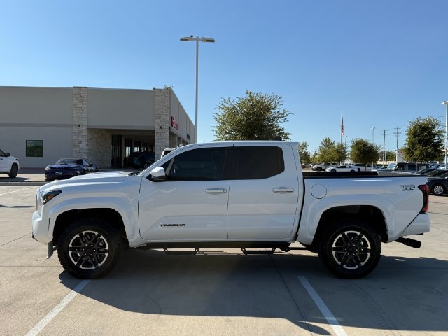 Used 2025 Toyota Tacoma TRD Sport AWD/4WD image 10