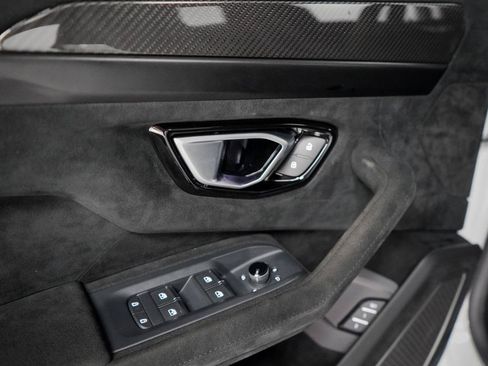 Used 2023 Lamborghini Urus Performante AWD/4WD image 31