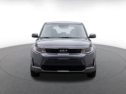 Used 2025 Kia Soul LX w/ LX Technology Package FWD image 2