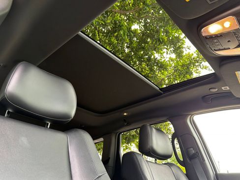 Used 2018 Jeep Grand Cherokee Limited image 21