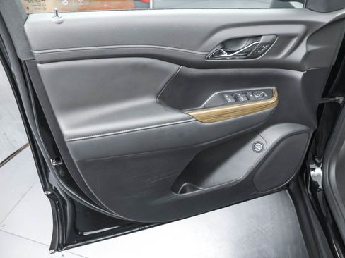 Certified 2023 GMC Acadia SLE w/ Driver Convenience Package image 31