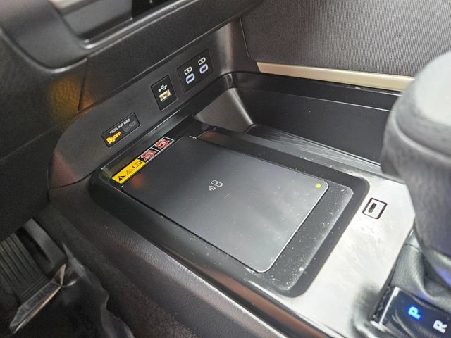 Used 2025 Toyota Camry LE FWD image 31