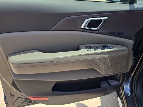 New 2027 Kia Carnival EX FWD image 18