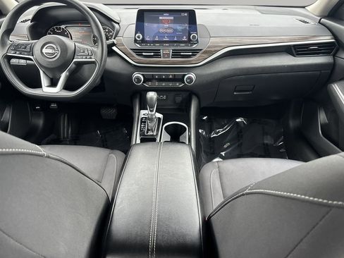 Used 2024 Nissan Altima 2.5 SV FWD image 12