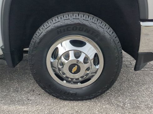 Used 2022 Chevrolet Silverado 3500 LT w/ Convenience Package image 9