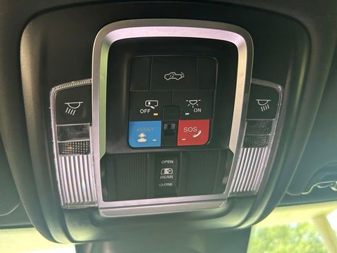 Used 2025 RAM 2500 Laramie AWD/4WD image 55