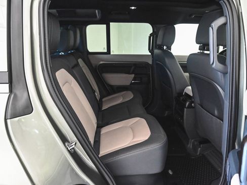 Used 2023 Land Rover Defender 110 X-Dynamic SE image 30
