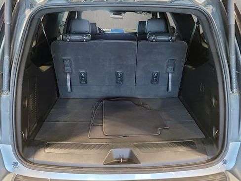 Used 2024 Chevrolet Suburban LT image 8