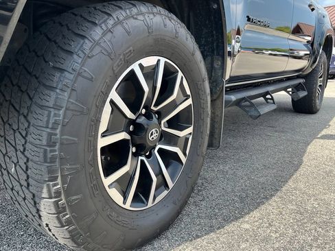 Used 2021 Toyota Tacoma TRD Sport AWD/4WD image 18