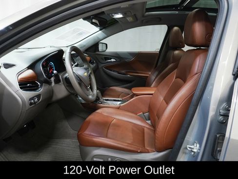 Used 2018 Chevrolet Malibu LT w/ Leather Package image 11