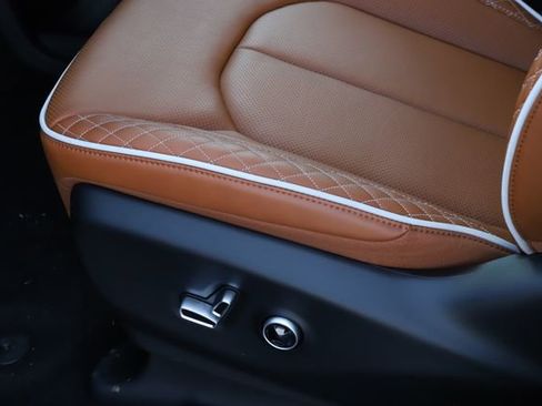 New 2026 Chrysler Pacifica Pinnacle AWD/4WD image 15