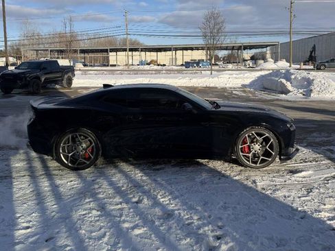 Used 2017 Chevrolet Camaro SS image 5