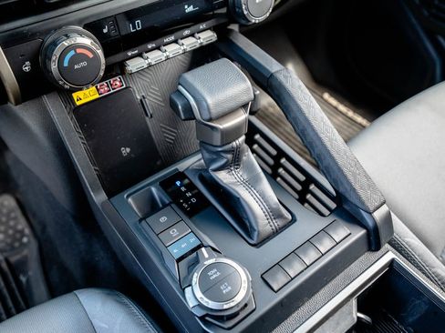 Used 2025 Toyota Tacoma SR5 AWD/4WD image 23