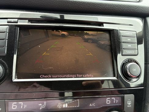 Used 2018 Nissan Rogue SV FWD image 11