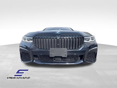 Used 2022 BMW 750Li xDrive AWD/4WD image 2