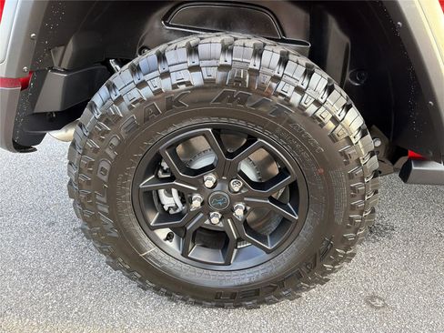 Used 2025 Jeep Wrangler Willys image 17