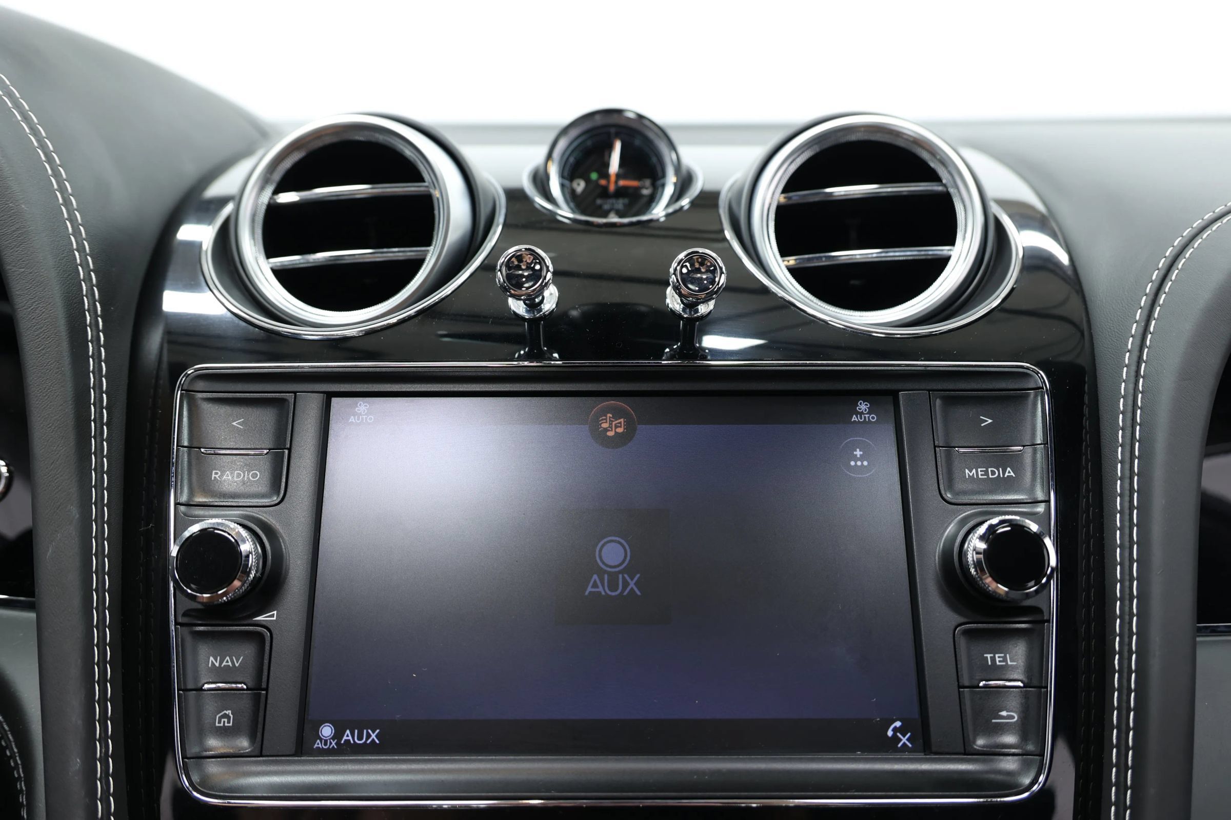 Used 2018 Bentley Bentayga Onyx Edition AWD/4WD image 38