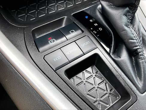 Used 2023 Toyota RAV4 XLE Premium image 33