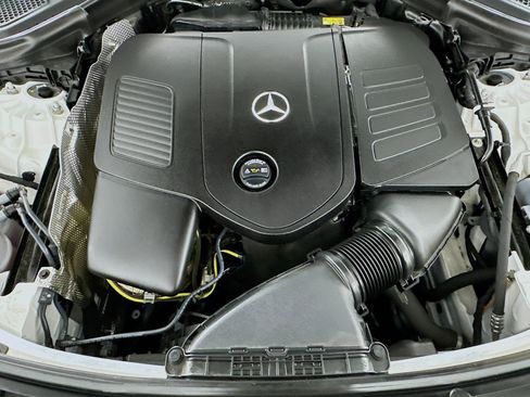Used 2025 Mercedes-Benz GLC 300 4MATIC image 29