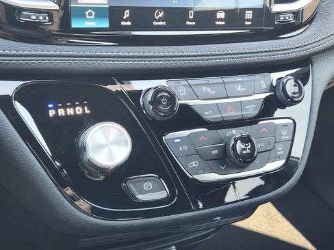 New 2026 Chrysler Pacifica Select image 13