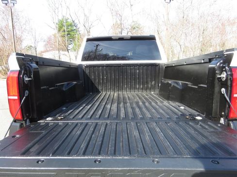 Used 2024 Toyota Tacoma SR RWD image 17