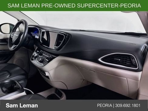 Used 2023 Chrysler Pacifica Touring-L FWD image 28