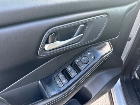 Certified 2025 Nissan Rogue SV FWD image 19