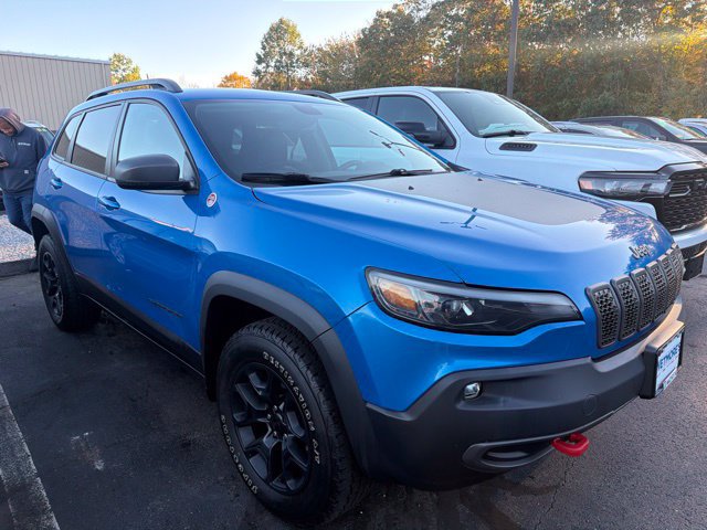 Used 2020 Jeep Cherokee Trailhawk w/ Cold Weather Group AWD/4WD image 2